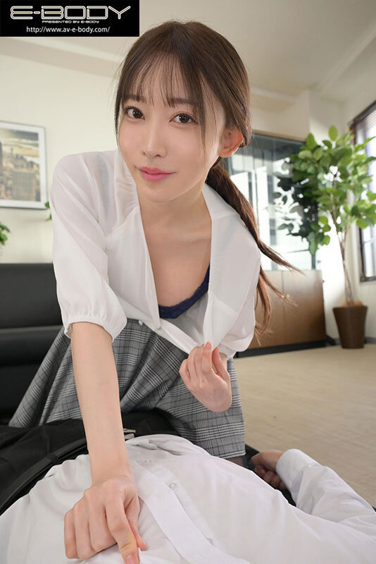 七瀬アリス(七濑爱丽丝)作品EBWH-112发布!散发全部费洛蒙的火辣女上司,露内衣乳沟色气诱惑-图片4