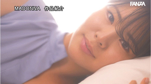 「诱惑短发人妻」火辣出道,和丈夫旅行时偷跑出来拍片...