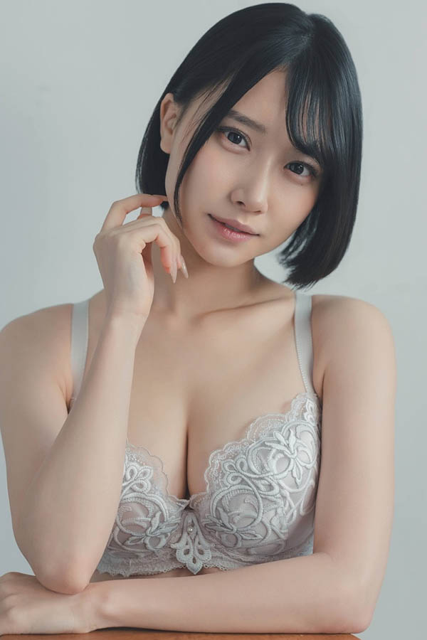 让「童颜巨乳妹」待在混媚药的蒸气三温暖里，因敏感度满身汗发狂高潮...